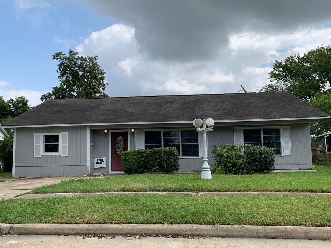 Foto principal - Gorgeous all renovated Home in Baytown, TX!.