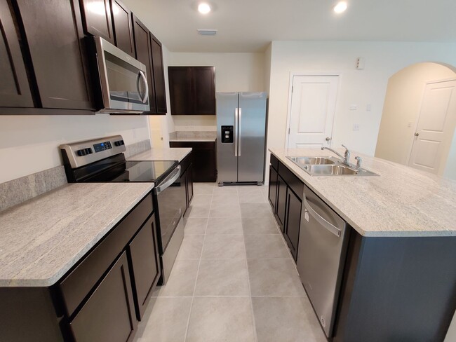 Building Photo - 32614 Canyonlands Dr Wesley Chapel, FL 33543