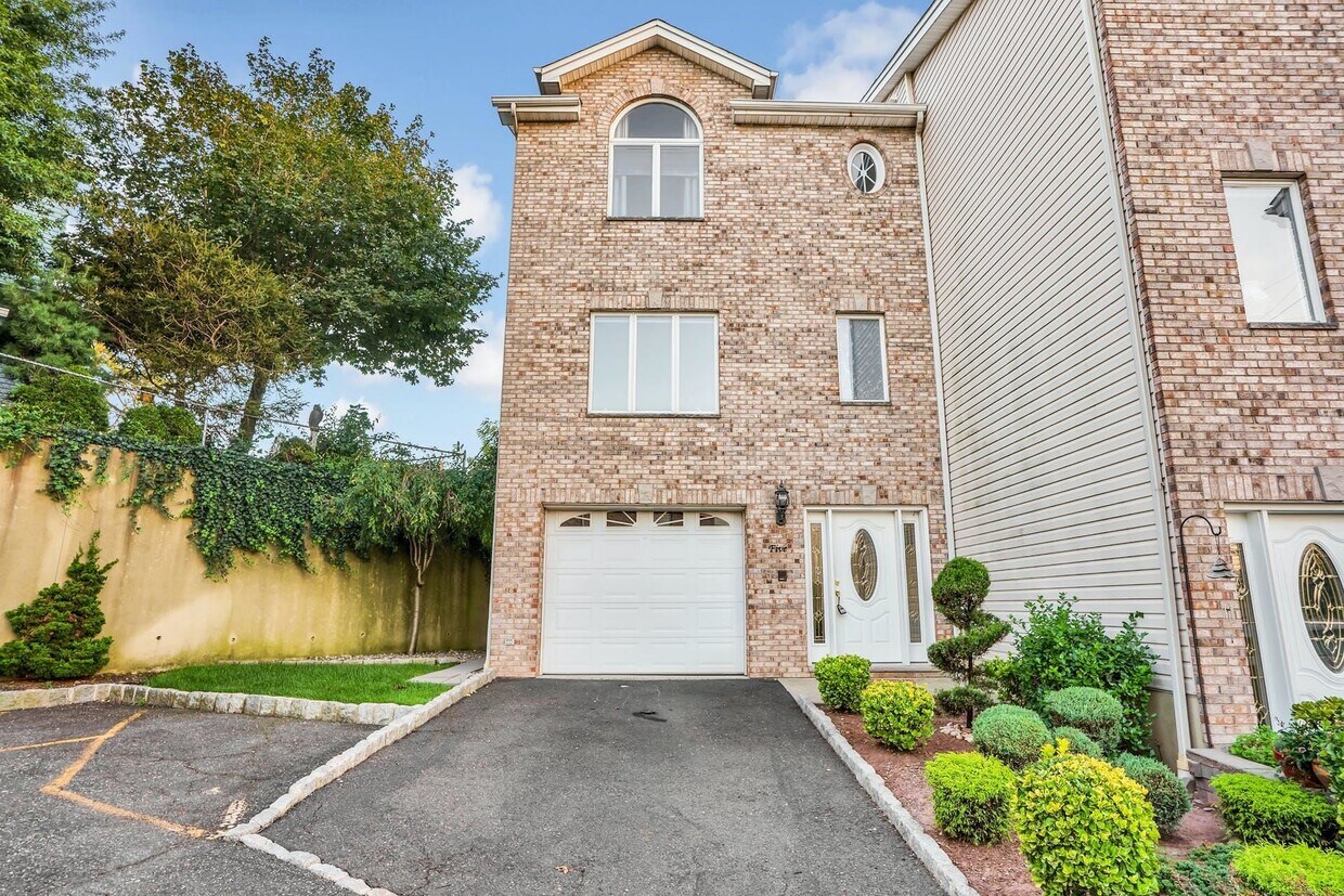 5 Hops Commons Ct, Secaucus, NJ 07094 Condo for Rent in Secaucus, NJ