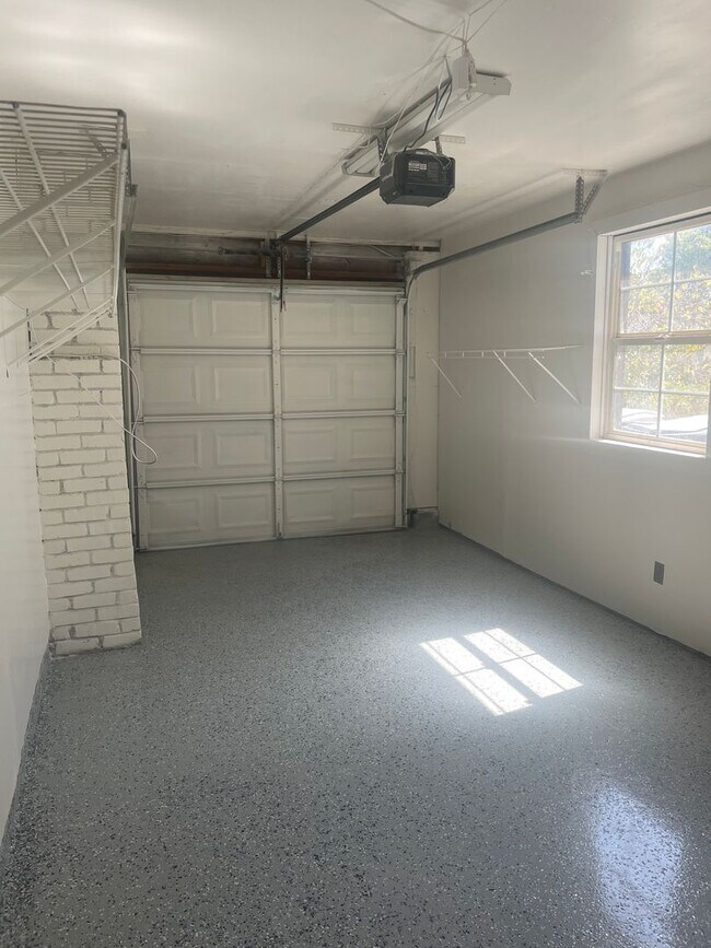 Foto del edificio - 5250 Standish Rd