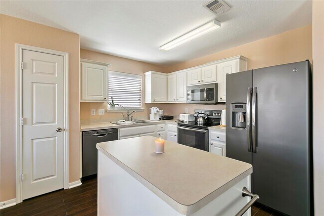 Foto del edificio - 7123 Sunrise Hill Ln