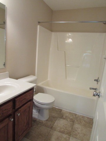Building Photo - 3235 Valencia Dr