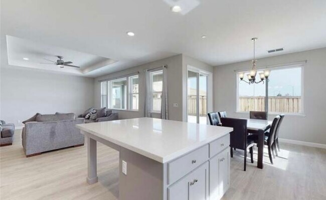 Foto del edificio - 443 Eel River Ln