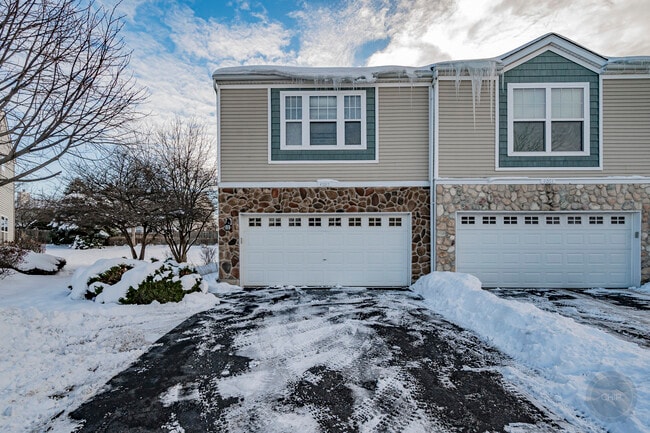 Building Photo - 4055 Blackstone Dr