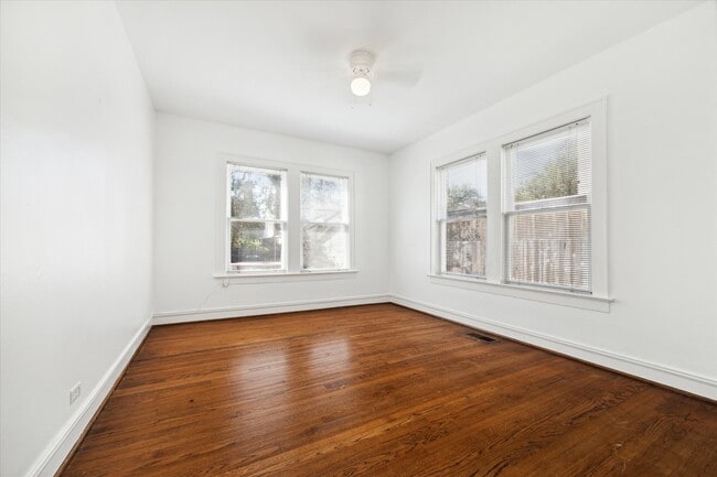 Building Photo - 2309 Wroxton Rd