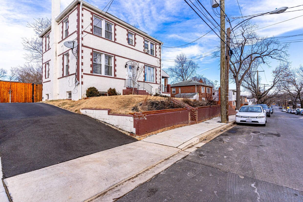 Foto principal - Beautiful 3 bedroom home in Benning / Linc...