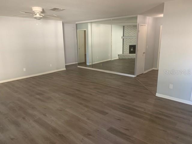 Foto del edificio - 886 Harbor Hill Dr