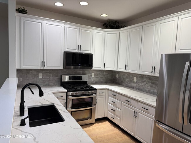 Building Photo - 33 Brownstone Rd