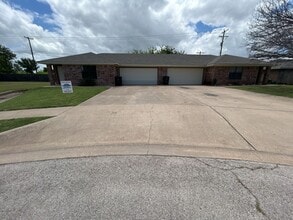 Building Photo - 912 McDaniel Cir