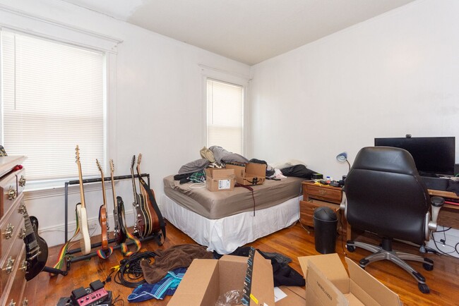 Building Photo - Convenient Location. Wals to BU Campus, Sh...