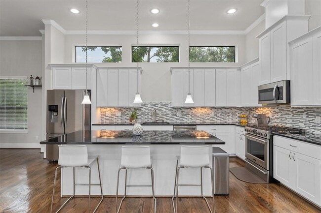 Building Photo - 1227 W 21st St