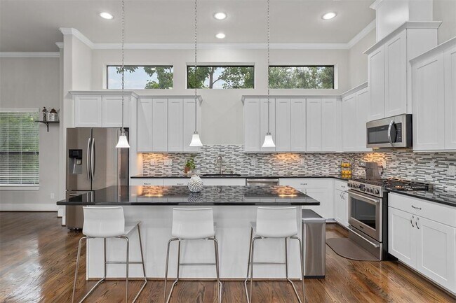 Foto del edificio - 1227 W 21st St