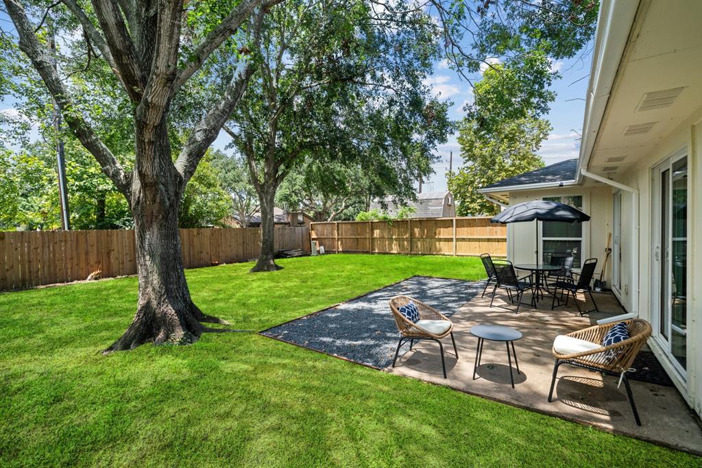 Foto principal - 2523 Village Oak Dr.