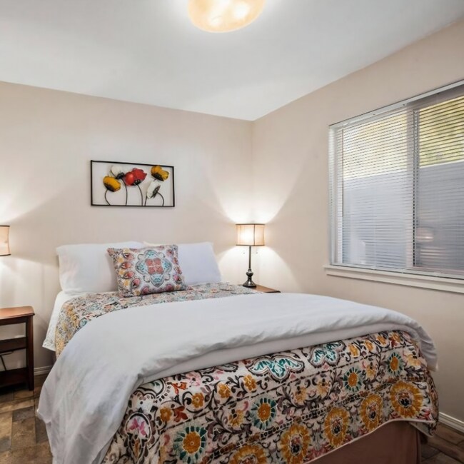 Foto del edificio - 1410 E Ash Ave