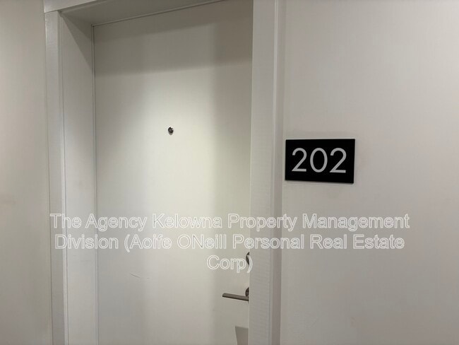 Building Photo - 1036 Coronation Ave