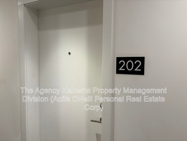 Photo du bâtiment - 1036 Coronation Ave