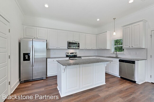 Building Photo - 3 br, 2.5 bath House - 604 Lake Shelf Dr