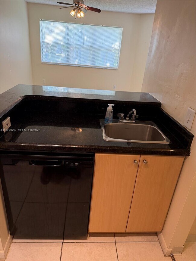 Foto del edificio - 550 S Park Rd