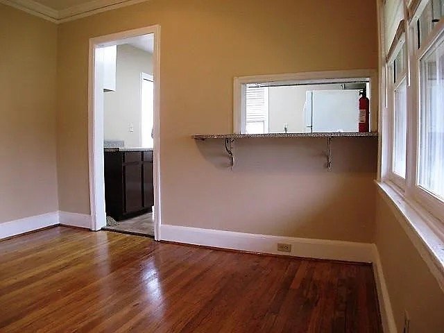 Building Photo - 958 Estes Dr SW