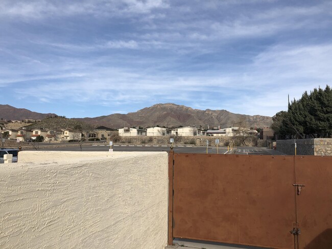 Building Photo - 661 La Chapa Ave