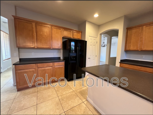 Foto del edificio - 1305 E Nightingale Ln