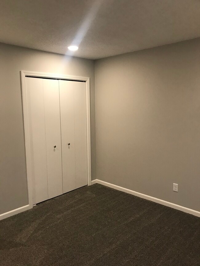 315 Lakeland Dr, Smithville, MO 64089 Townhome Rentals in Smithville