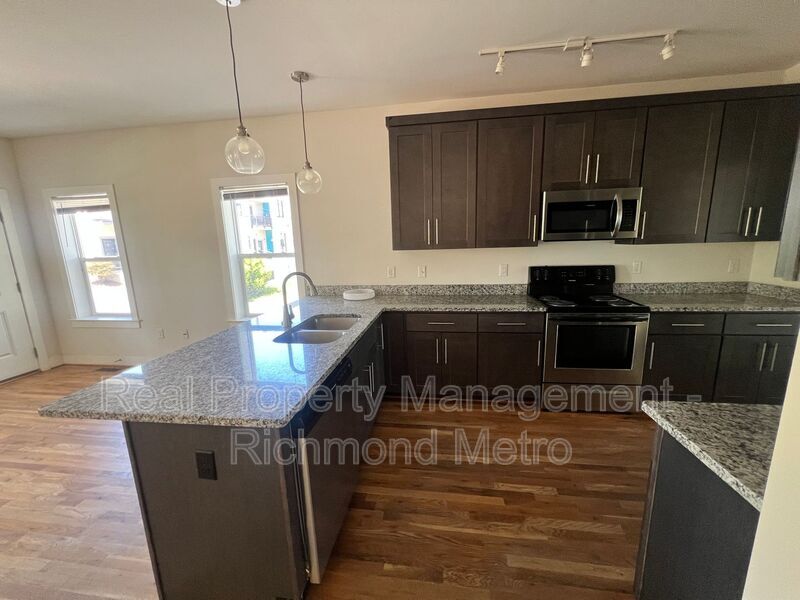 Foto principal - 317 W 14th St