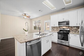 Building Photo - 15 Blue Creek Pl