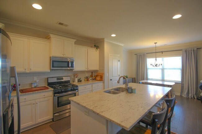 Building Photo - 5098 Park Side Cir
