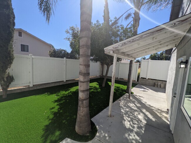 Building Photo - 9041 Rosedale Dr