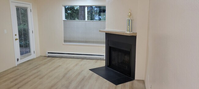 Building Photo - 9302 Redmond - Woodinville Rd NE
