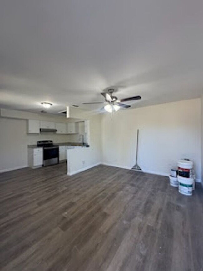 Foto del edificio - Beautiful newly remodeled 2/1 apartment!