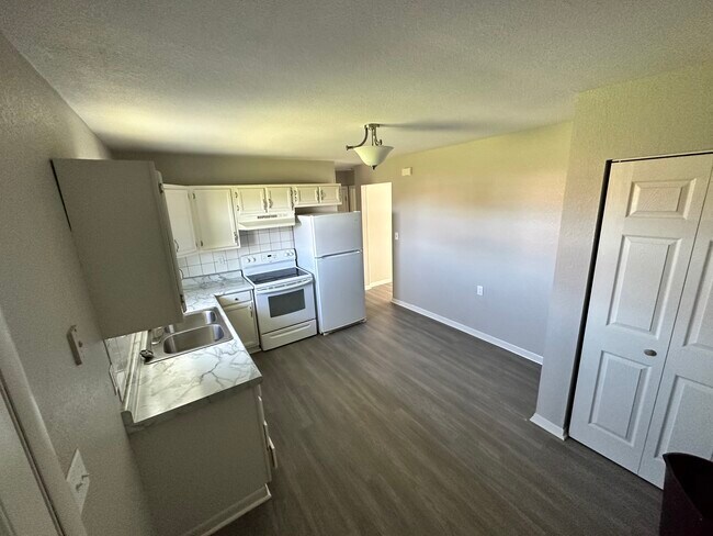 Building Photo - 806 Wix Ln