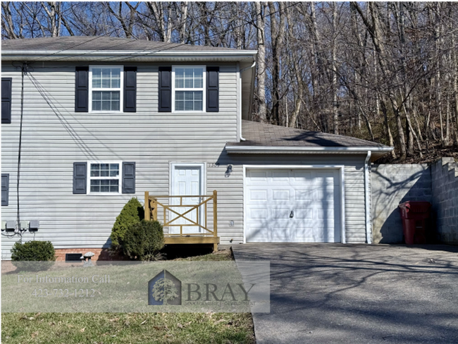 Building Photo - Charming 2-Bedroom Home on a Wooded Lot wi...