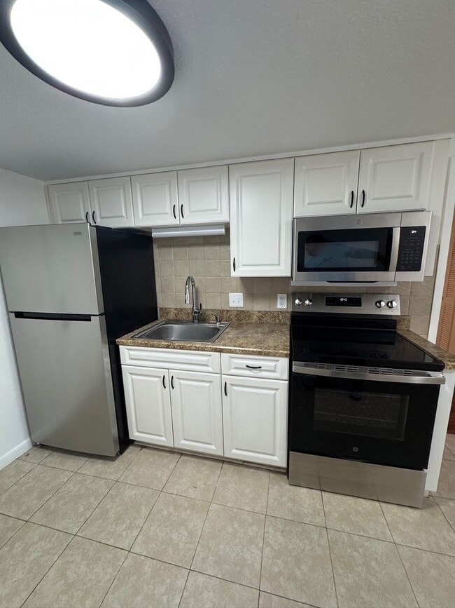 Building Photo - 1735 NE 2nd St