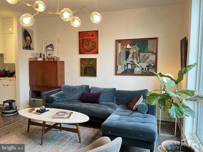 Building Photo - 1380 Quincy St NW