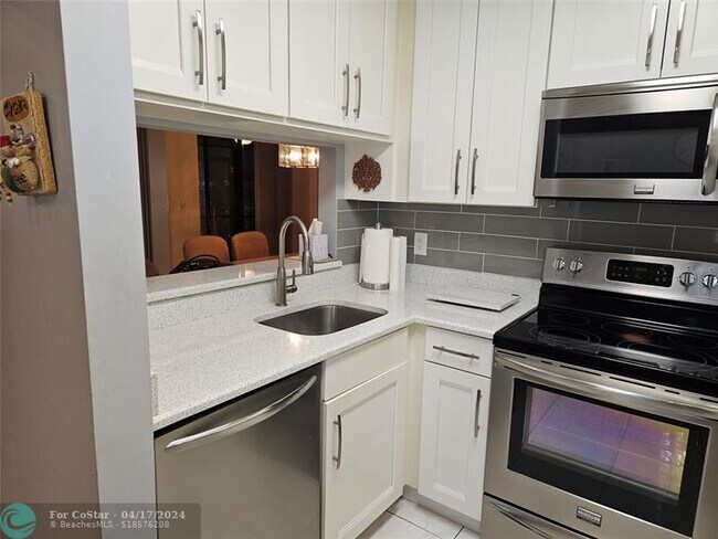 Foto del edificio - 5406 Venetia Ct