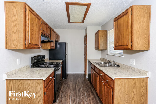 Building Photo - 2812 Meadow Ridge Dr