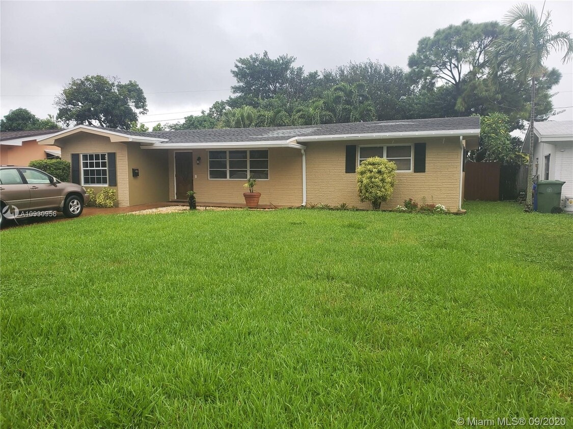 8121 NW 12th St, Pembroke Pines, FL 33024 House Rental in Pembroke