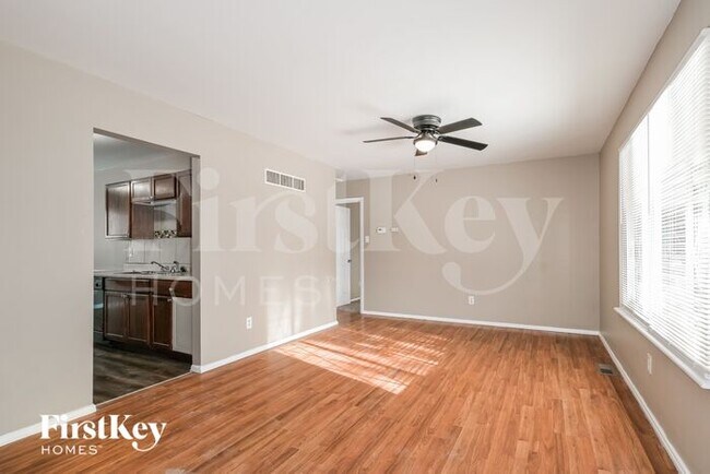 Building Photo - 18 Kingsway Dr