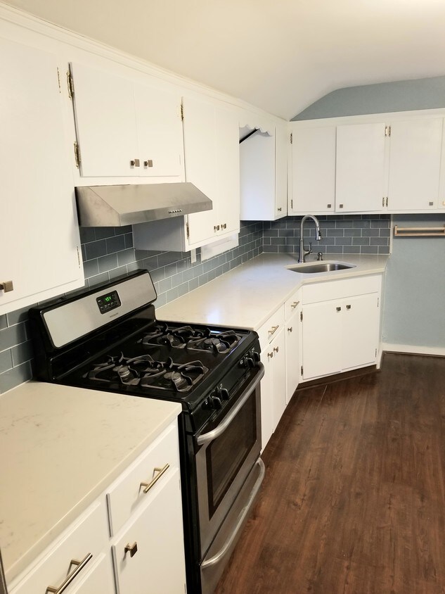 kitchen - 3 MacArthur Ave