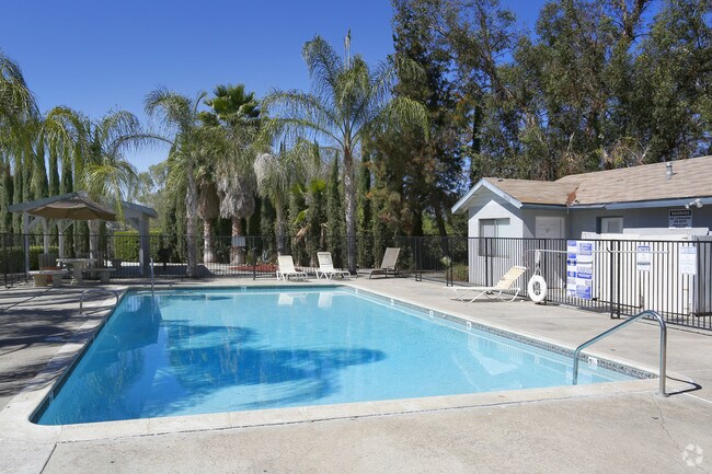 lakeridge pool