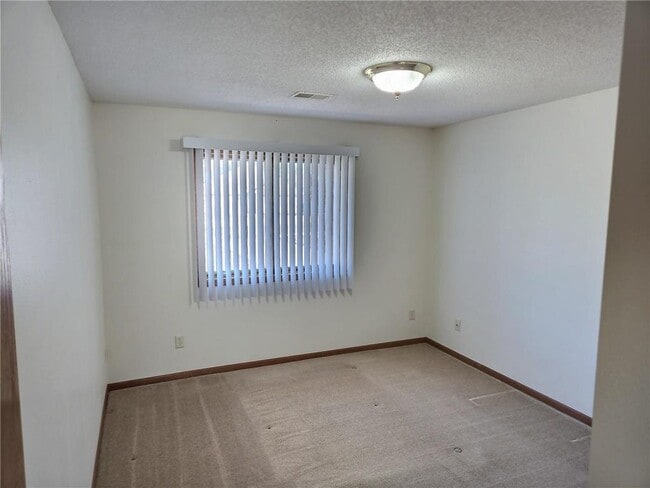 Foto del edificio - 1624 Blue Jay Blvd