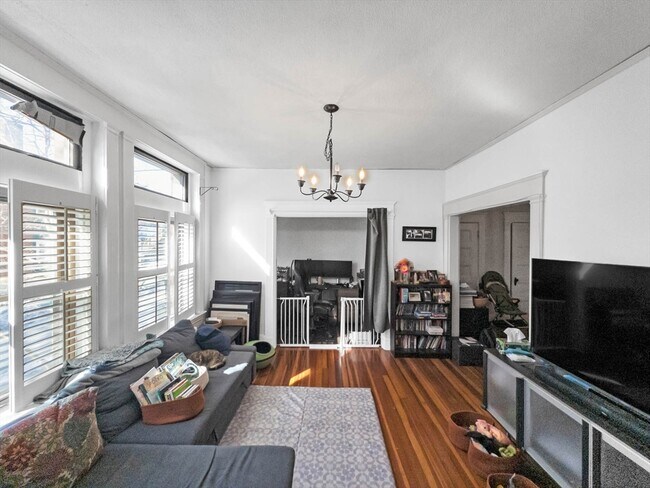 Foto del edificio - 27 Lakeville Rd