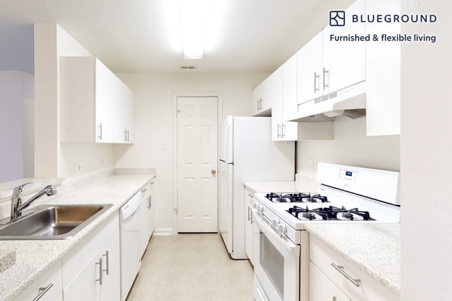 Building Photo - 15717 Winners Dr