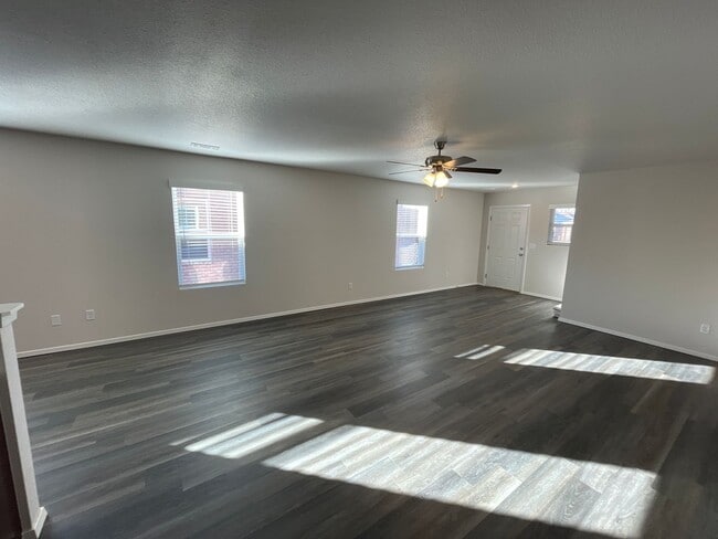 Foto del edificio - *Pre-leasing* Three Bedroom | Two Bath Hom...
