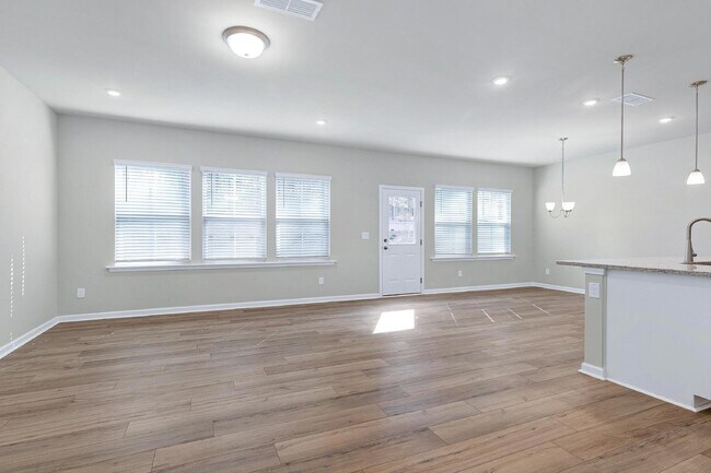Building Photo - 2226 Seacoast Ave