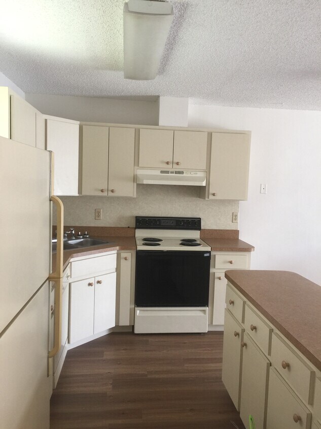 kitchen - 1918 Marcia St