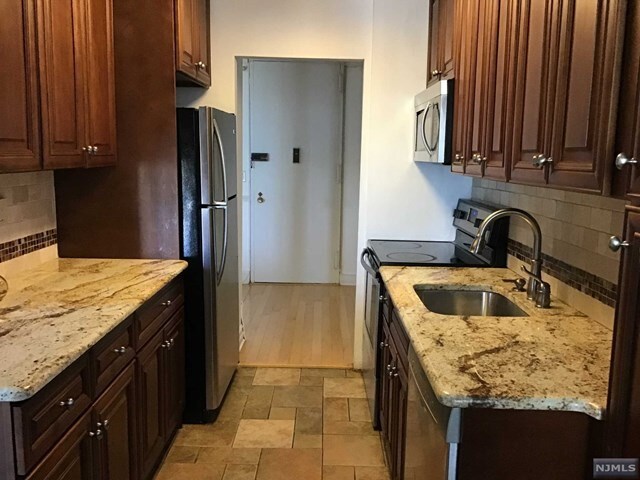 Building Photo - 200 Winston Dr