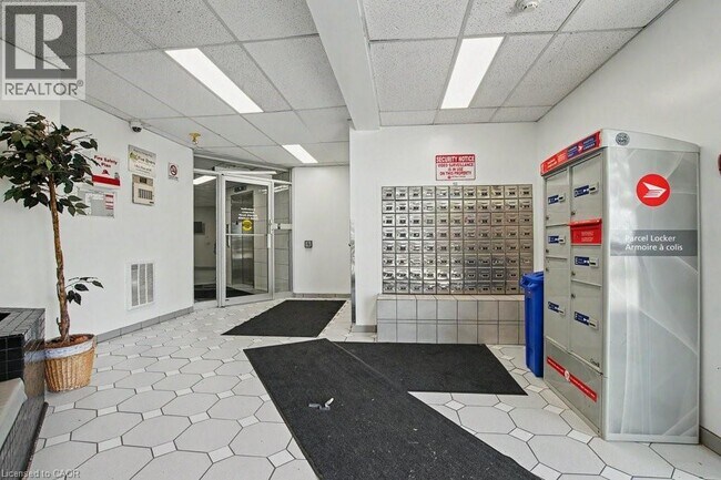 Photo du bâtiment - 15 Hofstetter Ave